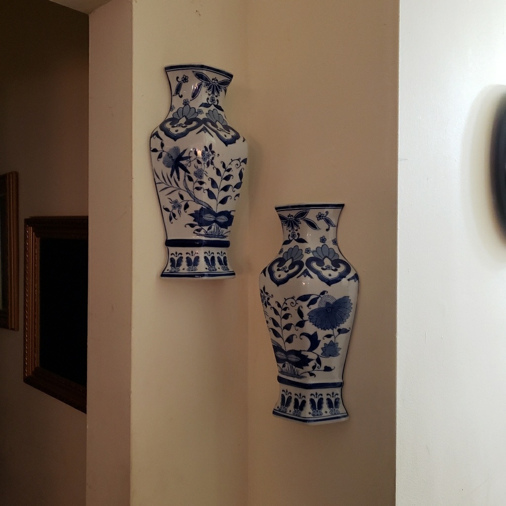 Two oriental wall plaques